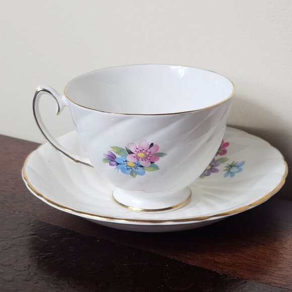 Royal Taunton Vintage Spring Floral Bone China Teacup Saucer Set Made in England - Picture 3 of 9